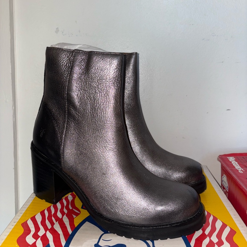 Women Metallic Gray Frye booties size 8B